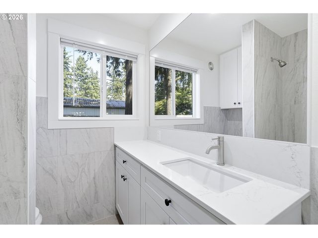14035 Se HARRISON St, Portland, OR 97233