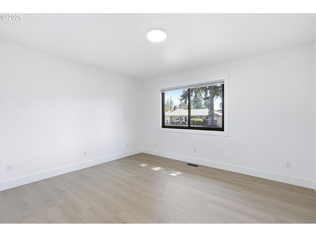 14035 Se HARRISON St, Portland, OR 97233