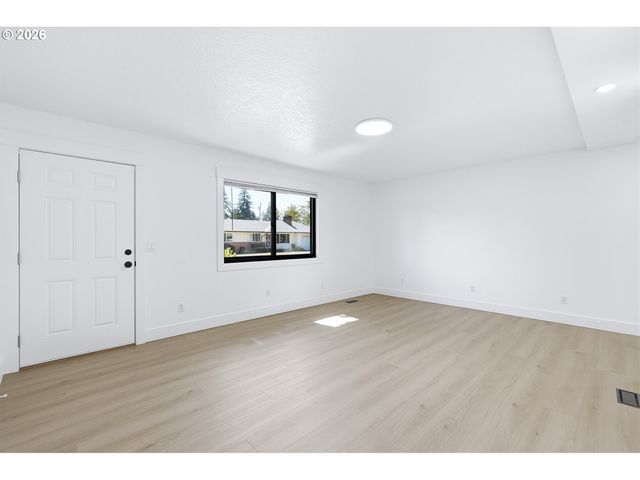 14035 Se HARRISON St, Portland, OR 97233
