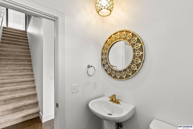 819 S 31 Street, Omaha, NE 68105