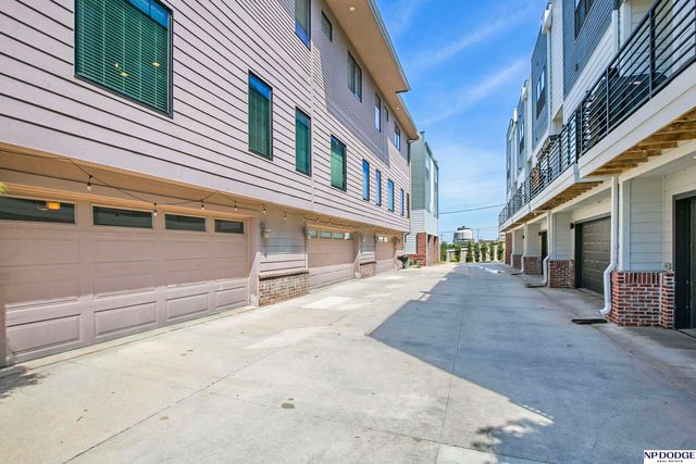 819 S 31 Street, Omaha, NE 68105