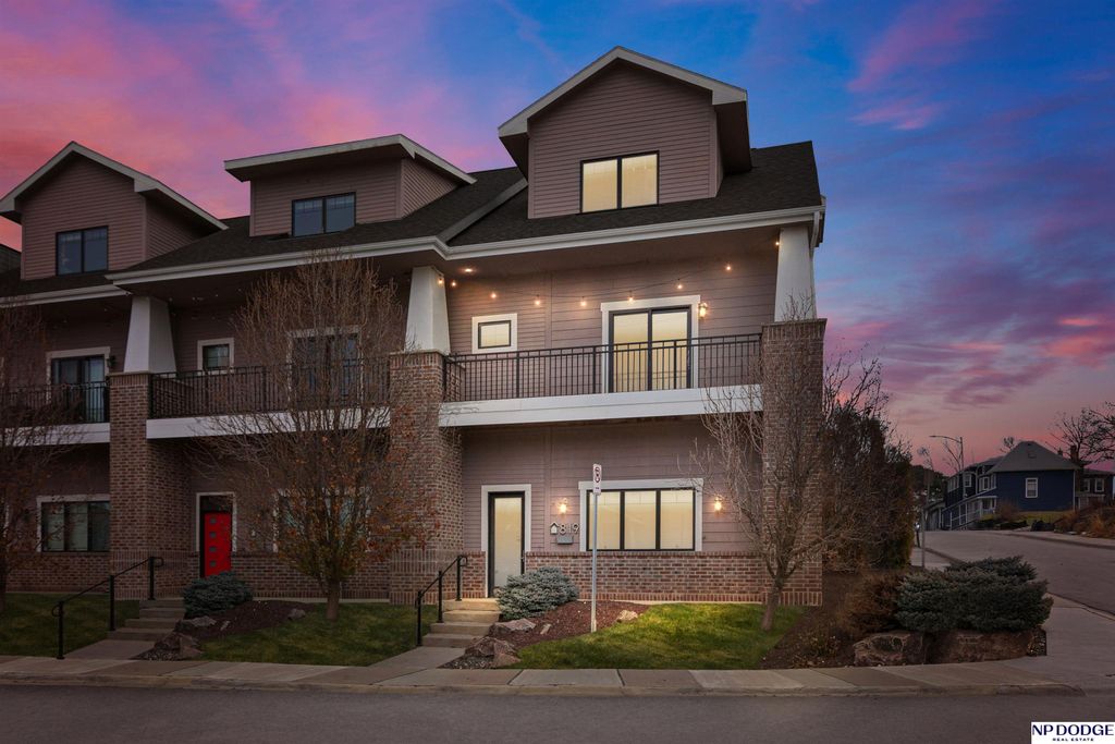 819 S 31 Street, Omaha, NE 68105