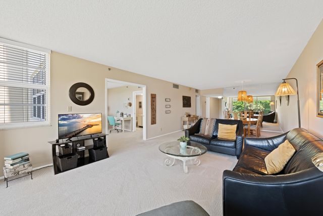 3510 Oaks Way 406, Pompano Beach, FL 33069