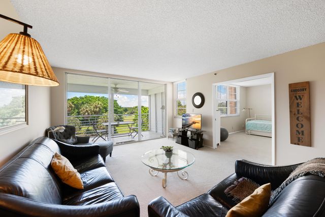 3510 Oaks Way 406, Pompano Beach, FL 33069