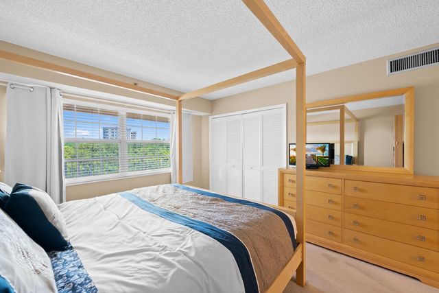 3510 Oaks Way 406, Pompano Beach, FL 33069