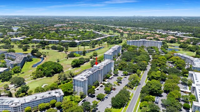 3510 Oaks Way 406, Pompano Beach, FL 33069