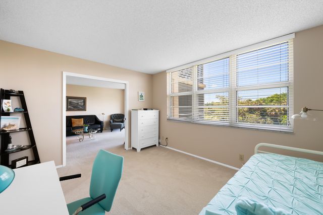 3510 Oaks Way 406, Pompano Beach, FL 33069