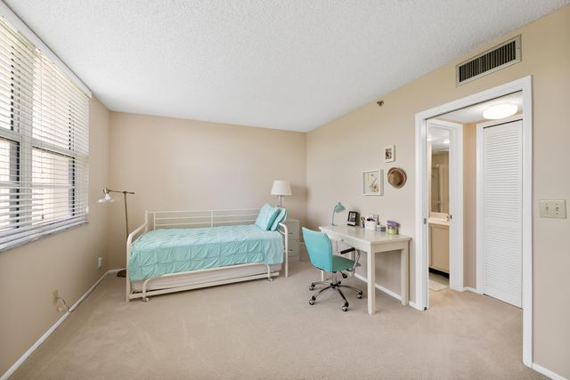 3510 Oaks Way 406, Pompano Beach, FL 33069