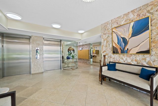 3510 Oaks Way 406, Pompano Beach, FL 33069