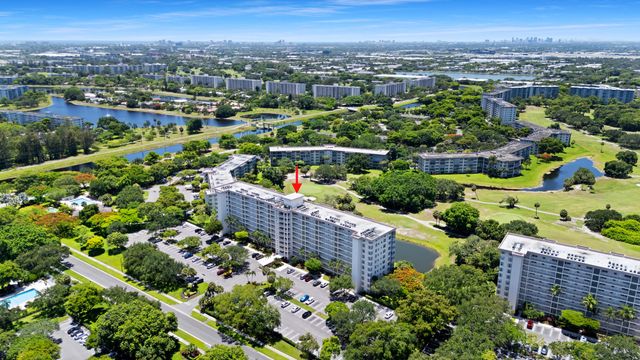 3510 Oaks Way 406, Pompano Beach, FL 33069