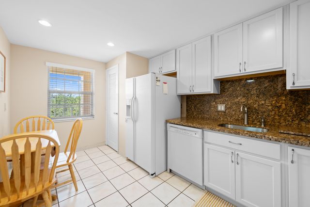 3510 Oaks Way 406, Pompano Beach, FL 33069