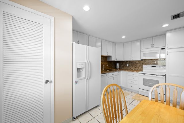 3510 Oaks Way 406, Pompano Beach, FL 33069