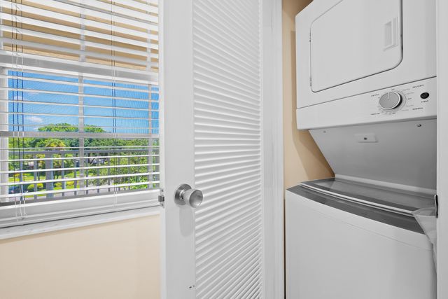 3510 Oaks Way 406, Pompano Beach, FL 33069