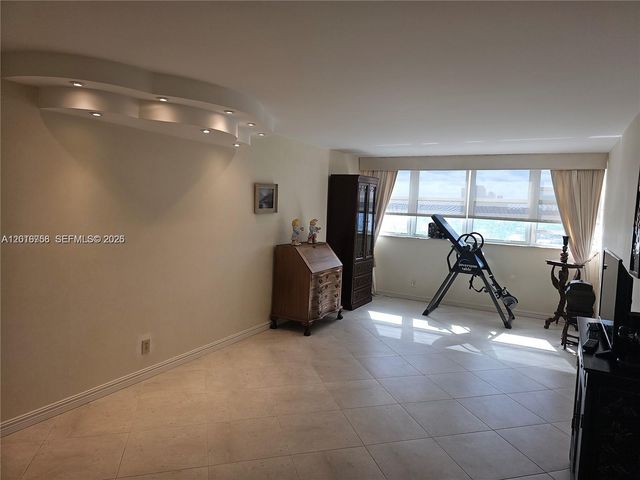 2049 S Ocean Dr PH1, Hallandale Beach, FL 33009