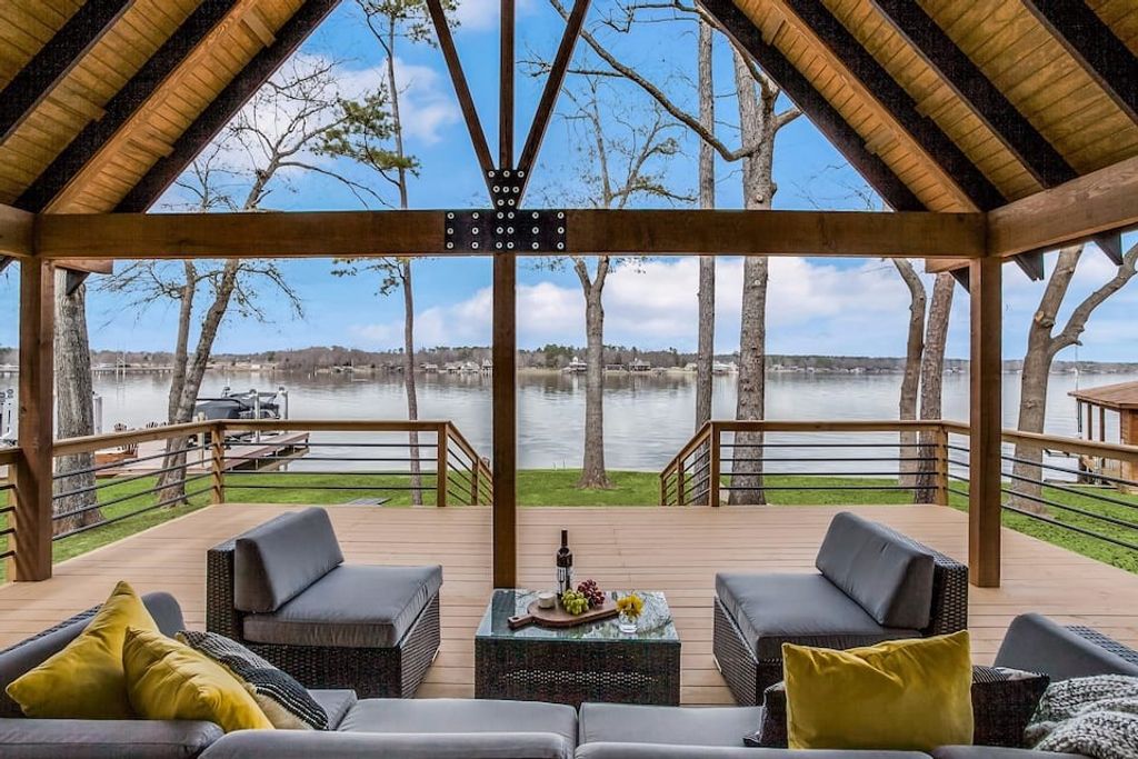 111 Barker Creek, Scroggins, TX 75480