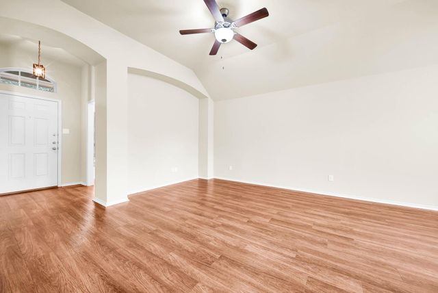 110 Oakwood Court, Huntsville, TX 77320