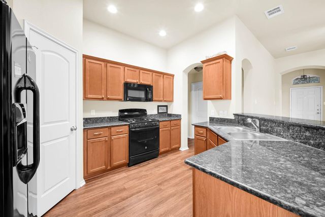 110 Oakwood Court, Huntsville, TX 77320