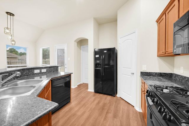 110 Oakwood Court, Huntsville, TX 77320