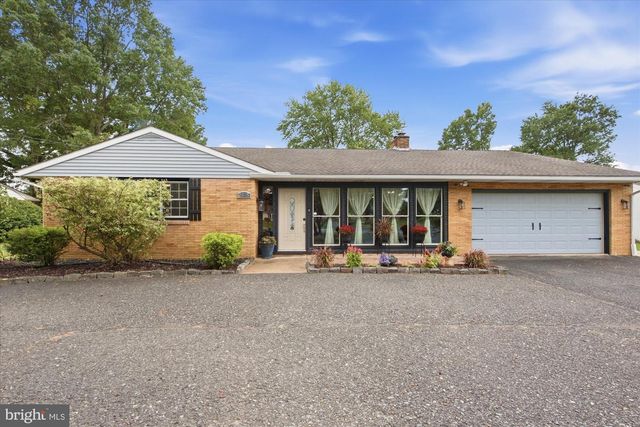 2515 HILLCREST RD, Quakertown, PA 18951