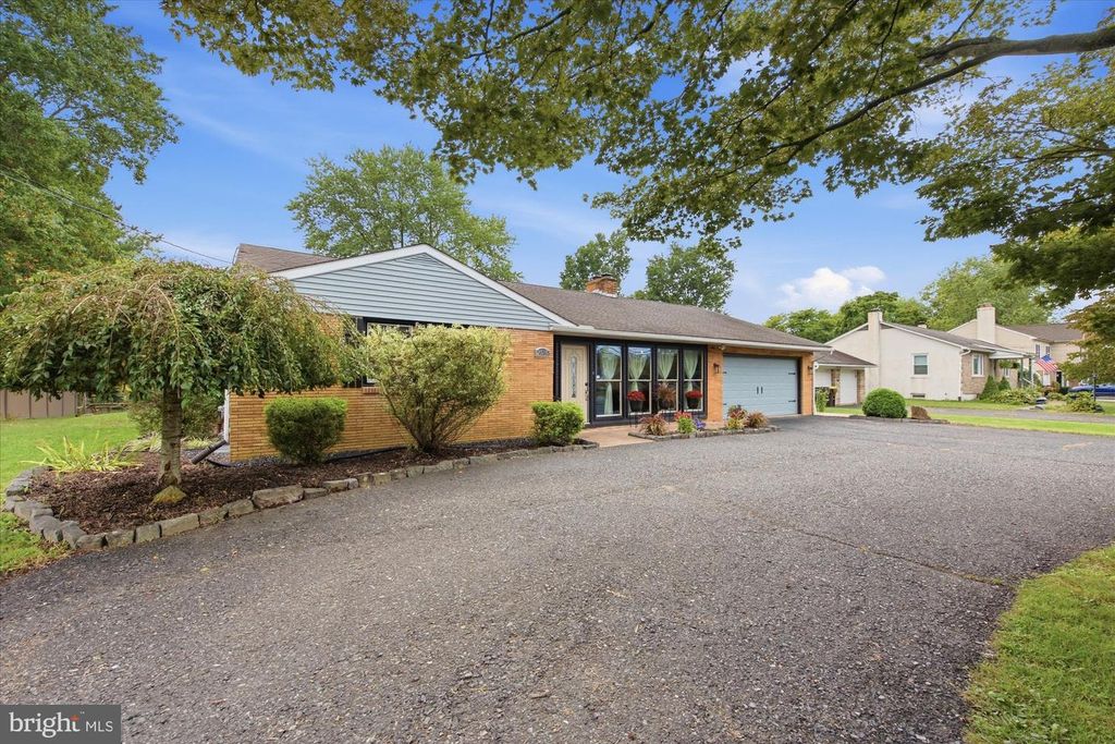 2515 HILLCREST RD, Quakertown, PA 18951 — photo 3