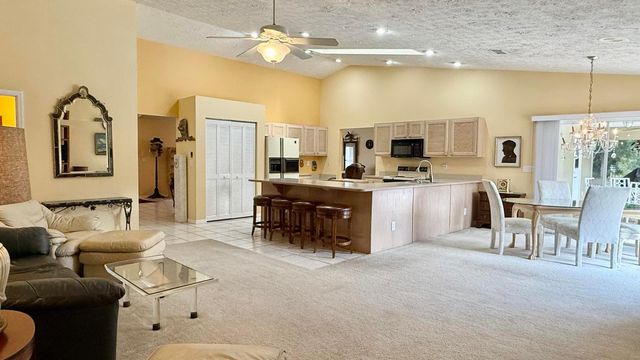 2884 SE Ranch Acres Circle, Jupiter, FL 33478