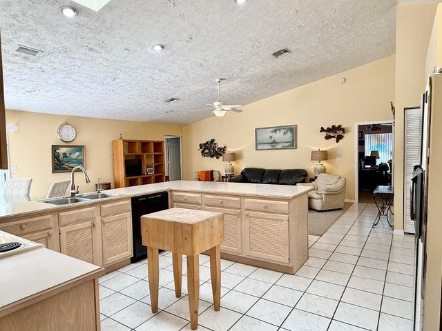 2884 SE Ranch Acres Circle, Jupiter, FL 33478