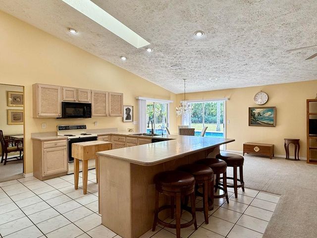 2884 SE Ranch Acres Circle, Jupiter, FL 33478