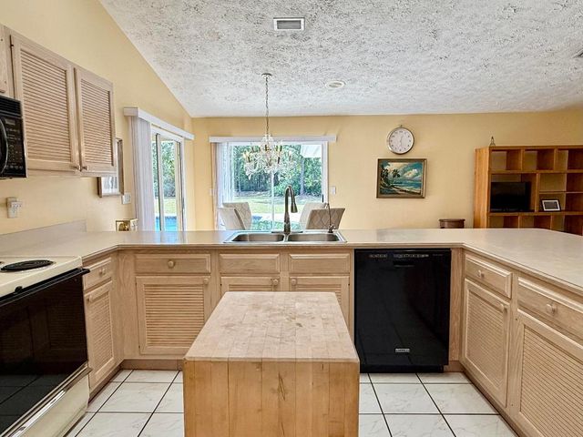2884 SE Ranch Acres Circle, Jupiter, FL 33478