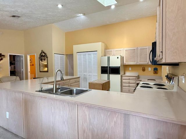 2884 SE Ranch Acres Circle, Jupiter, FL 33478