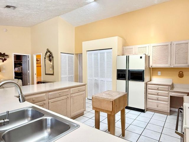 2884 SE Ranch Acres Circle, Jupiter, FL 33478