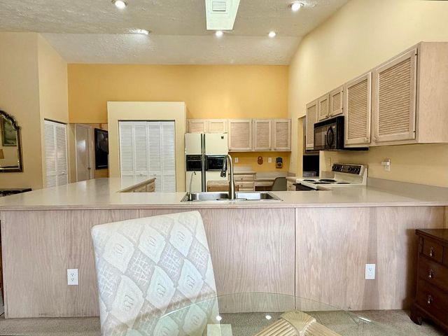 2884 SE Ranch Acres Circle, Jupiter, FL 33478