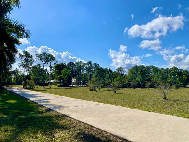 2884 SE Ranch Acres Circle, Jupiter, FL 33478