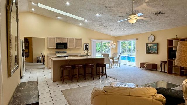 2884 SE Ranch Acres Circle, Jupiter, FL 33478