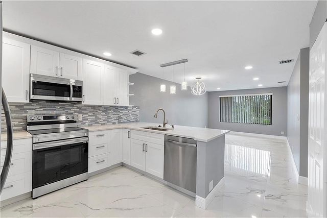 11477 NW 39TH Court 305-1, Coral Springs, FL 33065