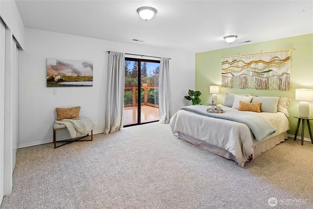 4203 Olympus Drive NE, Bremerton, WA 98310