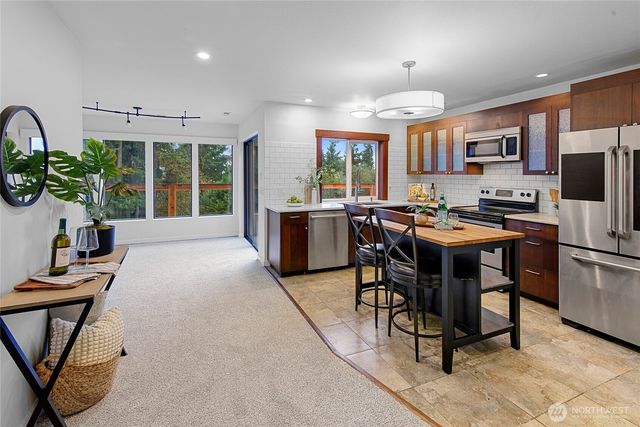 4203 Olympus Drive NE, Bremerton, WA 98310