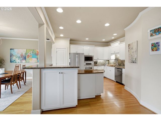 2246 SAINT MORITZ Loop, West Linn, OR 97068