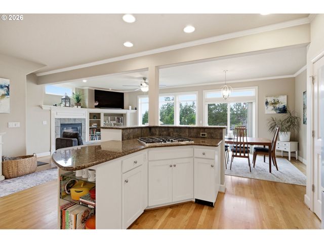 2246 SAINT MORITZ Loop, West Linn, OR 97068