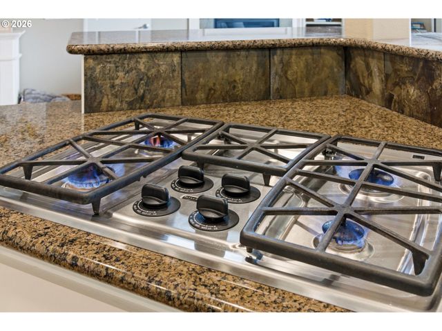 2246 SAINT MORITZ Loop, West Linn, OR 97068