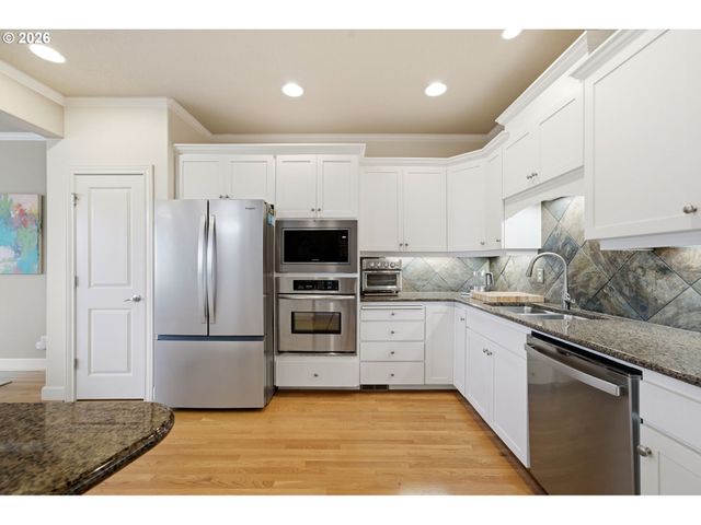 2246 SAINT MORITZ Loop, West Linn, OR 97068