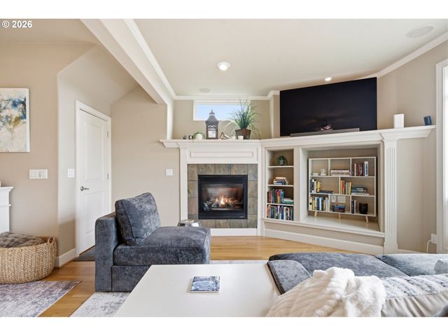 2246 SAINT MORITZ Loop, West Linn, OR 97068