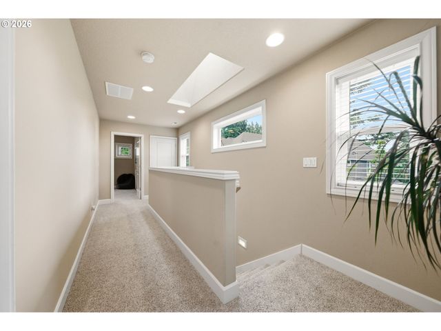 2246 SAINT MORITZ Loop, West Linn, OR 97068