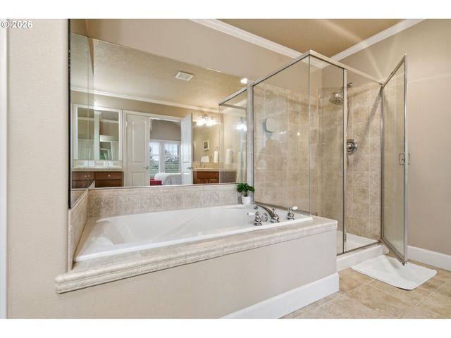 2246 SAINT MORITZ Loop, West Linn, OR 97068