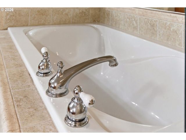2246 SAINT MORITZ Loop, West Linn, OR 97068