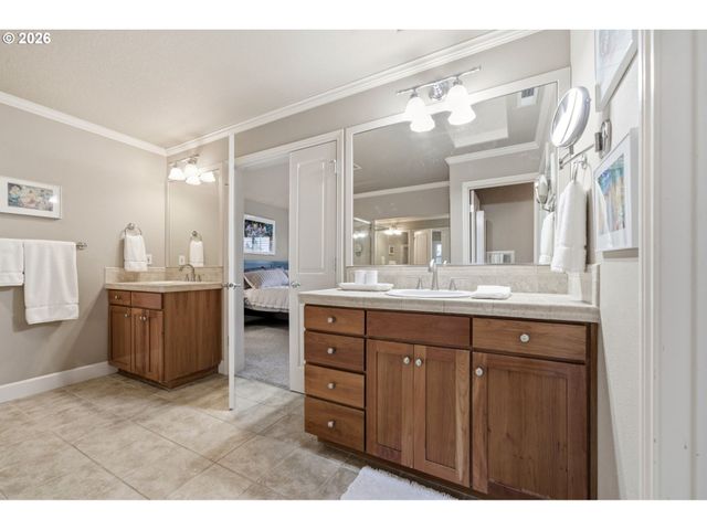 2246 SAINT MORITZ Loop, West Linn, OR 97068