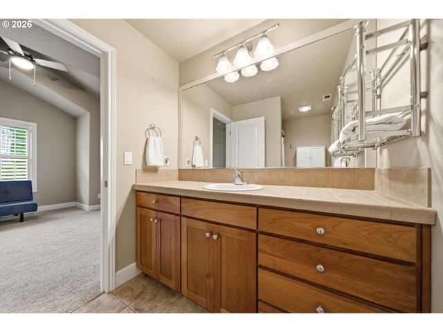 2246 SAINT MORITZ Loop, West Linn, OR 97068
