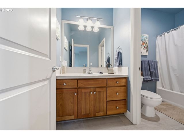 2246 SAINT MORITZ Loop, West Linn, OR 97068