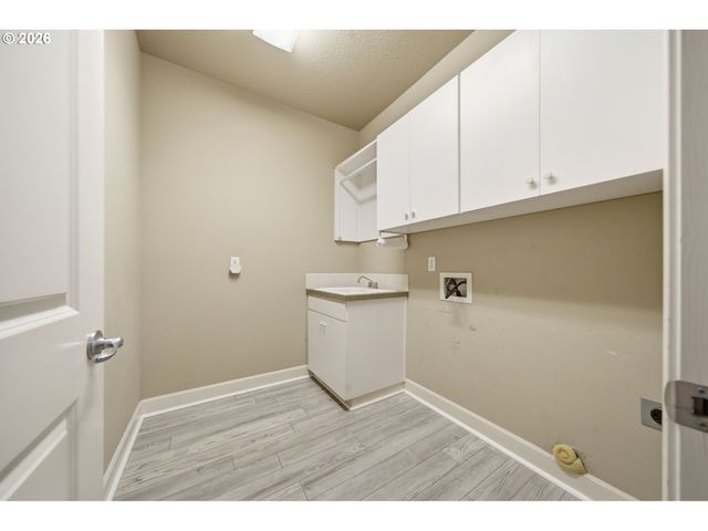 2246 SAINT MORITZ Loop, West Linn, OR 97068