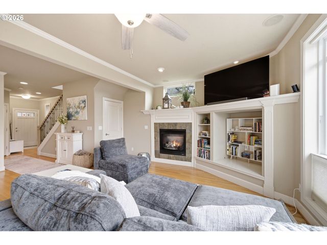 2246 SAINT MORITZ Loop, West Linn, OR 97068