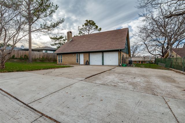 1905 Huntington Drive, Grand Prairie, TX 75051
